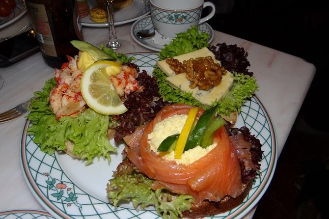 A Well Balanced History and Food Tour with Focus on the Scandinavian Kitchen - A 3-hour route that uses Oslo’s “food geography”
