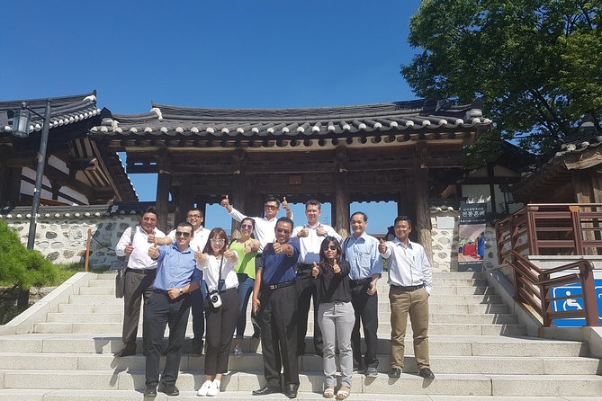 Afternoon Seoul: Hanok Vibes, Netflix Street Food & N Seoul Tower - Guide style, pacing, and why it matters on a 4-hour tour