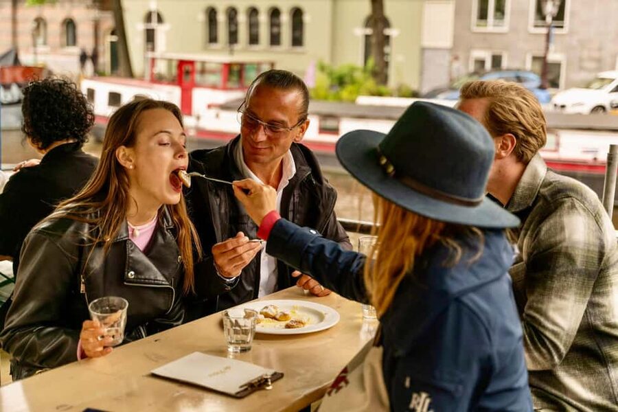 Amsterdam: Food Tour with Drinks by Spui, Canals and Jordaan - Tips to make the most of it on your feet