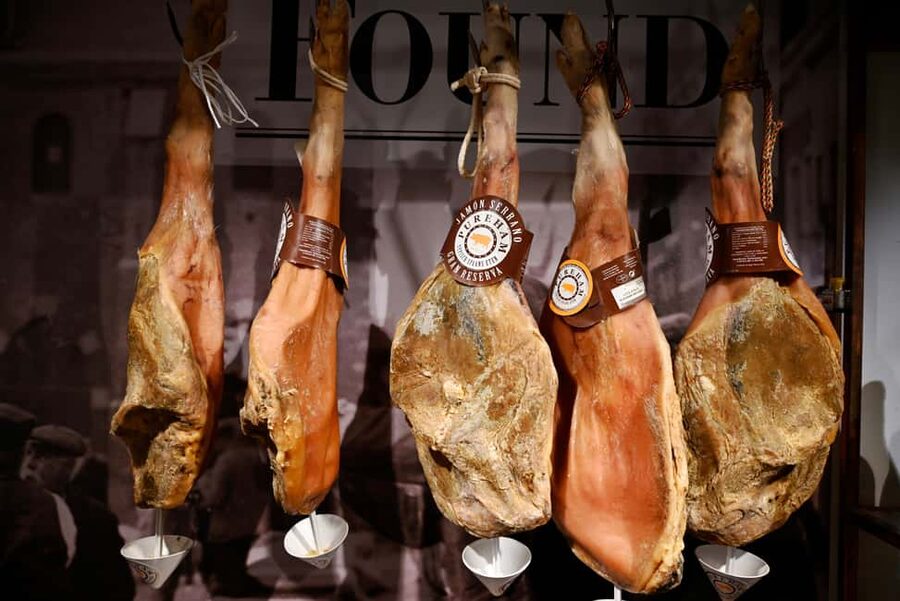 Amsterdam: Food Tour with Drinks by Spui, Canals and Jordaan - Value check: is $116 worth it for 10 tastings and drinks?