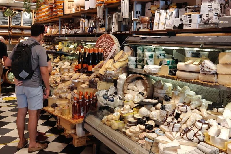 Amsterdam: Guided Food Tour with Tastings - Haringhappen and fish bites: when Amsterdam gets its briny personality