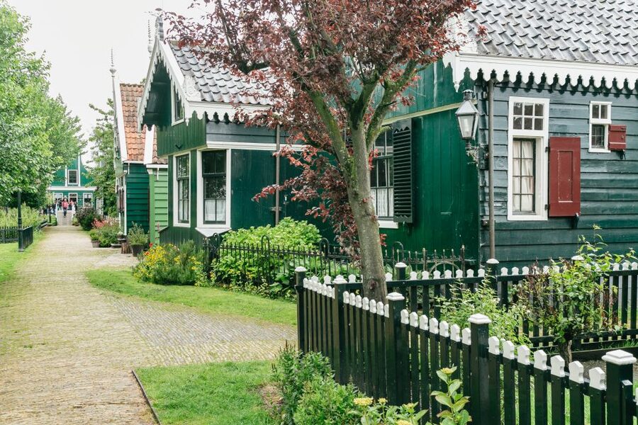 Amsterdam: Guided Zaanse Schans, Windmills & Cheese Tour - Optional Amsterdam Canal Cruise: A Smooth Pairing with the Windmills Day