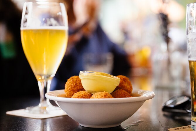 Amsterdam High-End Dutch Food & History Tour - Up to 8 guests - Guides and the real value of small-group history