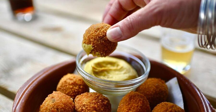 Amsterdam: Jordaan Food Tour of 10+ Local Classic Tastings - Jordaan Streets, Courtyards, and the Neighborhood Feel You Actually Want