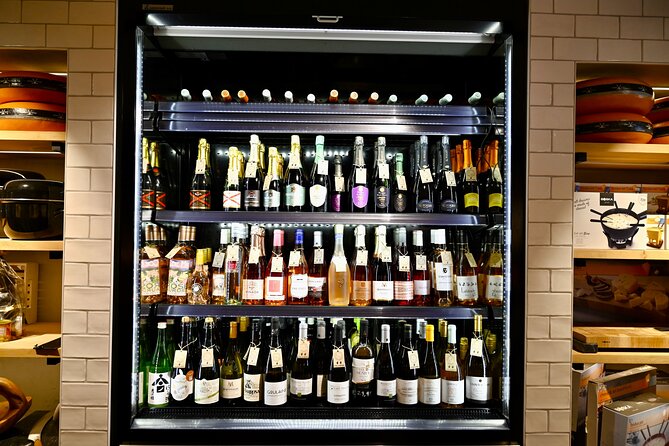 Amsterdam Private Food & Drinks Tour by UNESCO Canals & Jordaan - The cheese cellar start: Gouda and wine in a 17th-century setting