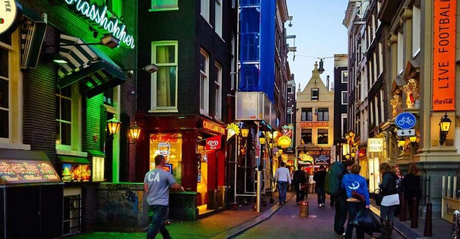 Amsterdam: Private Red Light District and Food Tour - Dam Square: the big-city anchor before the smaller streets