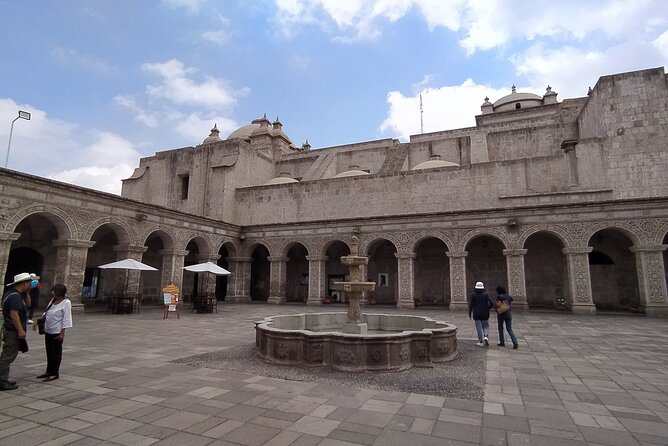 Arequipa Tasting Tour - Plaza de Armas: founding myths, earthquake changes, and where to orient