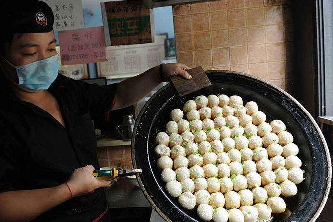 Authentic Local Food Tour in Central Shanghai - Getting Oriented: Huangpi Nan Road to Xintiandi