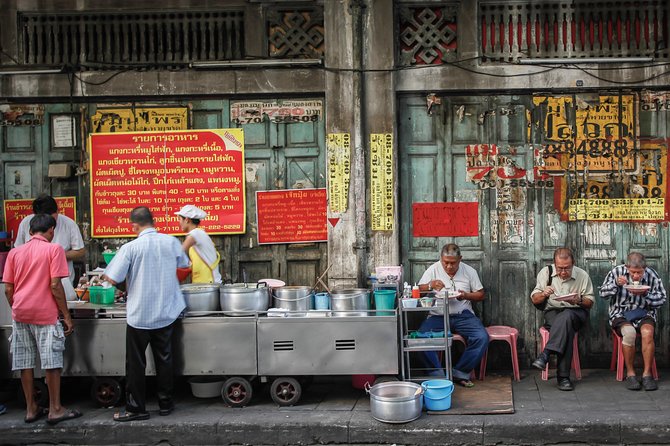 Authentic Street Food Tour in China Town Bangkok - The culture stop at Kuan Yim Shrine (and why it matters for food)