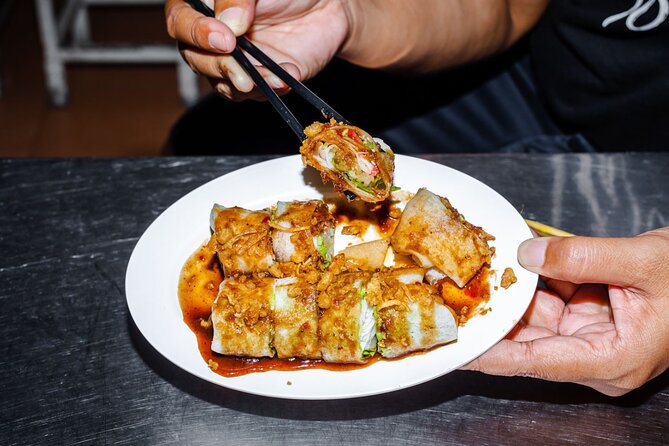 Baba Tastes Phuket Food Tour with 15+ Tastings - Guides make or break food tours: the “pro foodie” difference