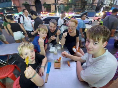Bangkok: Chinatown Food Tour with Michelin Food Stalls - Starting at Wat Mangkon Kamalawat (Wat Leng Noei Yi) and Getting Your Bearings