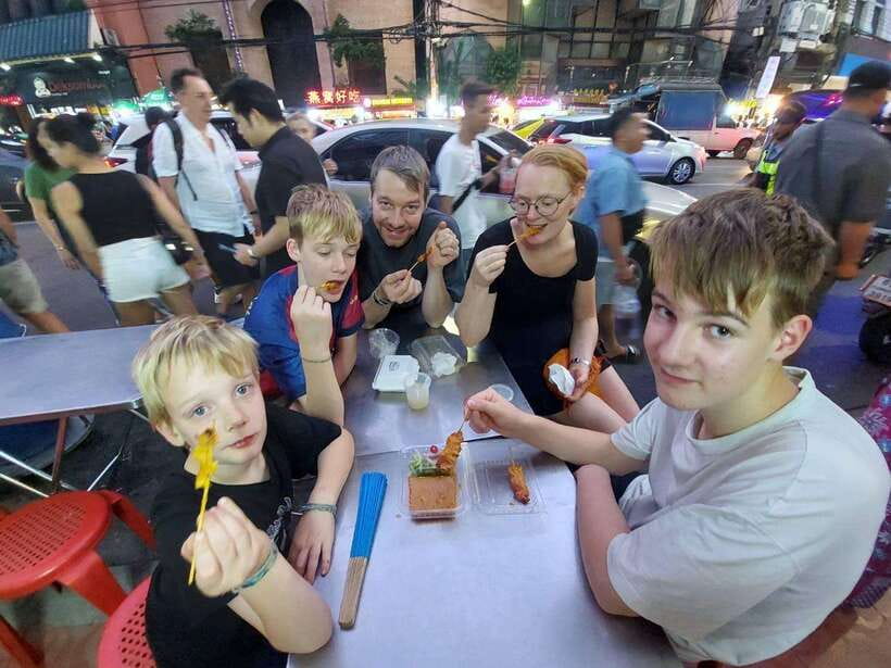 Bangkok: Chinatown Food Tour with Michelin Food Stalls - Starting at Wat Mangkon Kamalawat (Wat Leng Noei Yi) and Getting Your Bearings