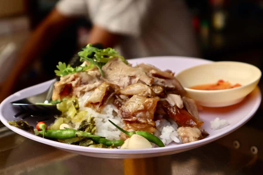 Bangkok: Chinatown Street Food Tour with 8+ Local Dishes - Getting your bearings in Chinatown (without missing the food)