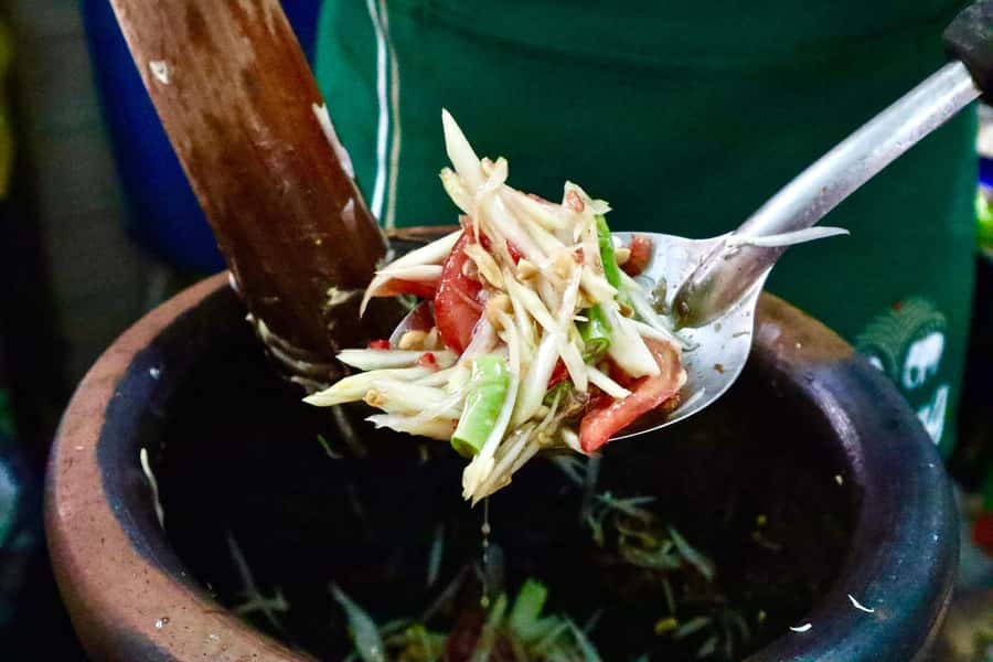 Bangkok: Chinatown Street Food Tour with 8+ Local Dishes - Stop 3: Dim sum at a restaurant-style venue