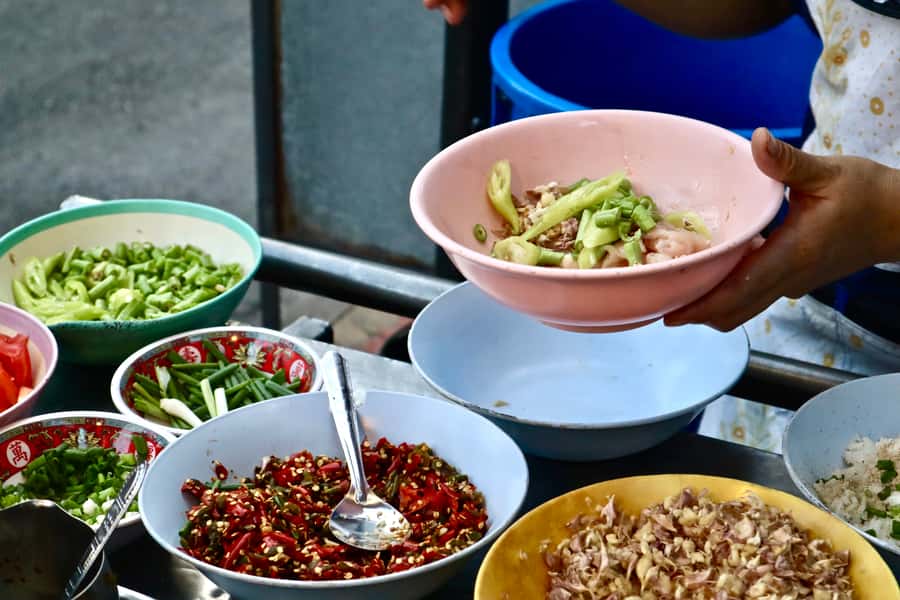 Bangkok: Chinatown Street Food Tour with 8+ Local Dishes - Stop 5 and Stop 6: the smaller tastings that add up to 8+ bites