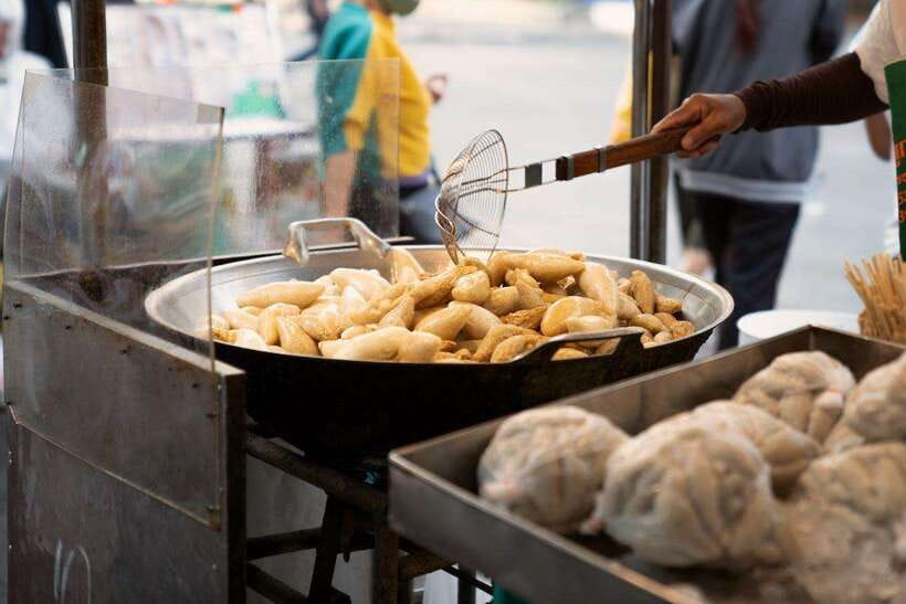 Bangkok Electric Tuk Tuk: Street Food & Markets - Sanam Chai MRT start: quick logistics, smoother day