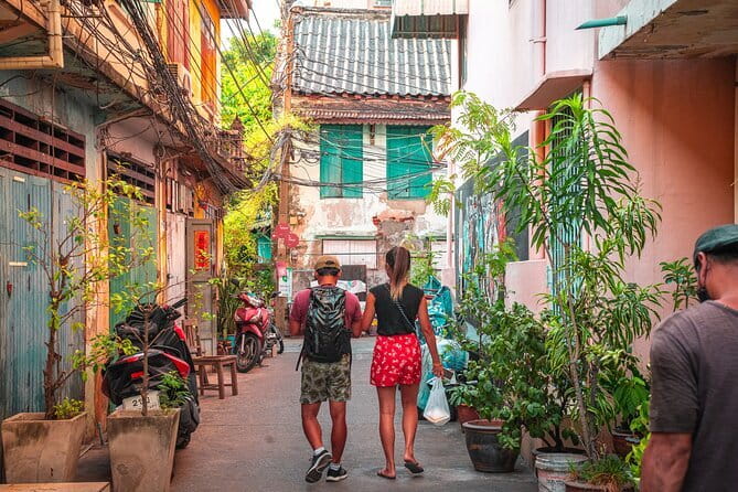 Bangkok Evening Food Tour by Tuktuk - Tom Yum Wontons: the zesty opener that sets the tone