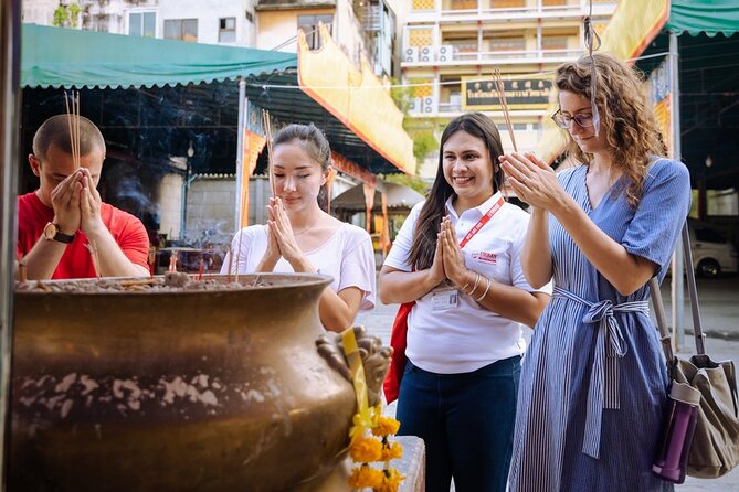 Bangkok Hidden Gems: Talad Noi, Chinatown & Street Food Tour - Chinatown Crossing: Old Traditions Meet Modern-Day Influence