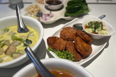 Bangkok Michelin Food Tour (3 Stops, 8 tastings) - Phra Nakhon: Thai dishes and drinks at a Michelin-listed stop