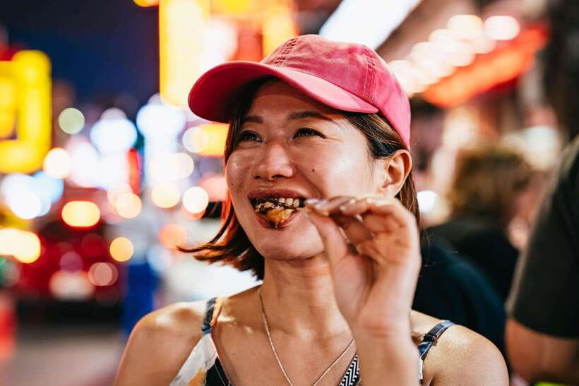 Bangkok: Michelin Guide Street Food Tour by Tuk Tuk - Teens of Thailand: another optional stop with the same wait reality