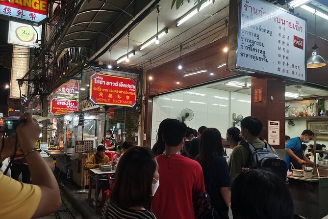 Bangkok: Michelin Guide Street Food Tour by Tuk Tuk - Stop 2: Yaowarat Road Pa Tong Go doughnuts