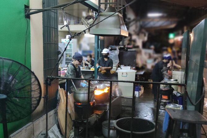 Bangkok: Michelin Guide Street Food Tour by Tuk Tuk - Stop 3: Nai Ek rolled noodles like mini-cigars