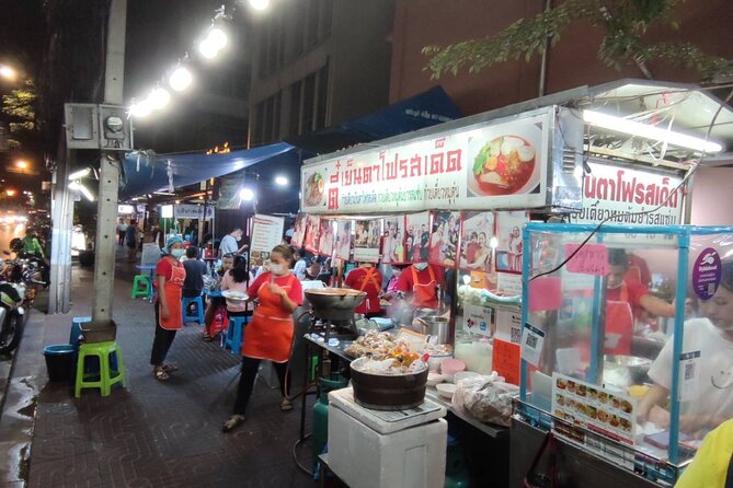 Bangkok: Michelin Guide Street Food Tour by Tuk Tuk - Stop 4: Crab-fried rice with lime, chilies, and fish sauce