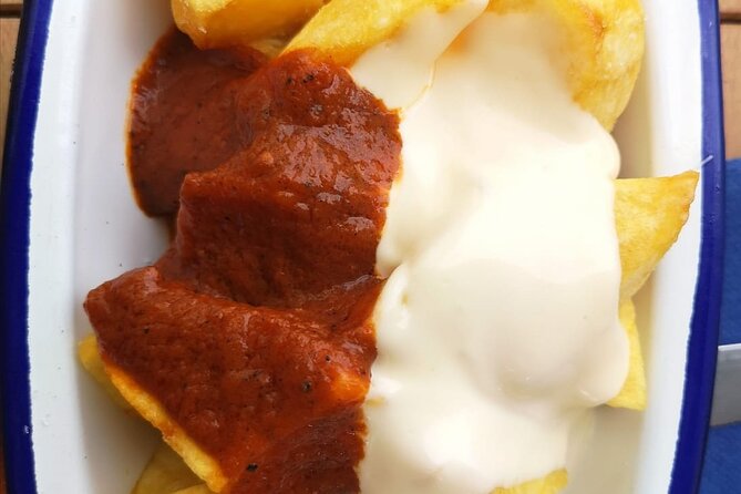 Barcelona Food Tour: Tapas, Drinks and Delights with a Local - Plaça de Sant Josep Oriol: pintxos, a small square, and weekend art