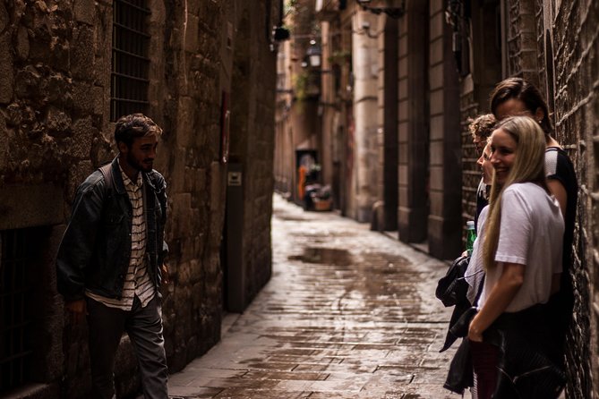 Barcelona Food Tour: Tapas, Paella, Sangria & 8+ Local Tastings - Small-group format and why it matters for eating well