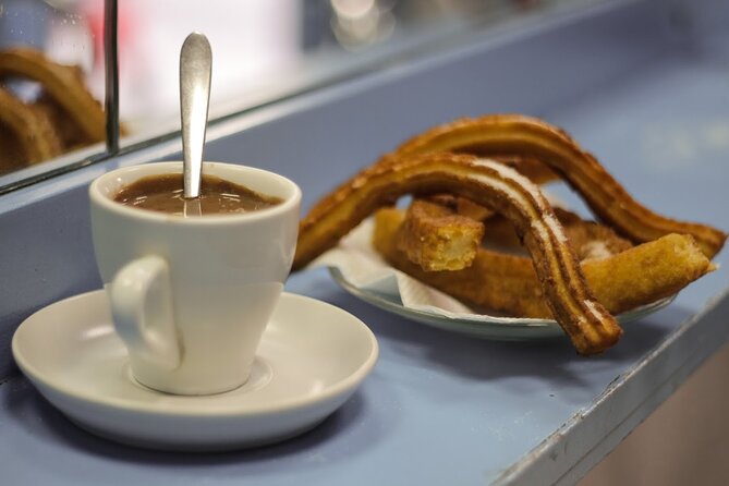 Barcelona Food Tour: Tapas, Paella, Sangria & 8+ Local Tastings - Stop 1: Plaça de Ramon Berenguer el Gran sets your Barcelona tone