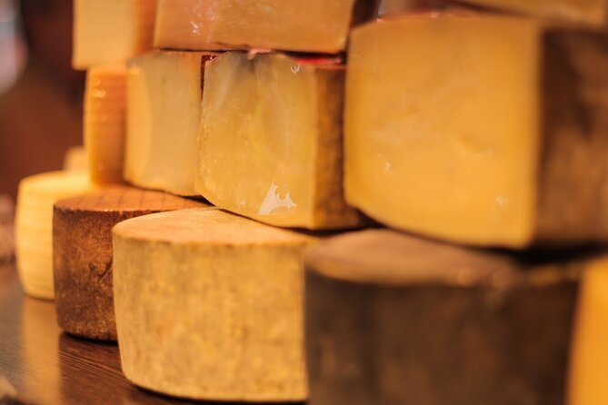 Barcelona Private Food Tour: Tapas, Paella & 8+ Food Tastings - Mercat de Santa Caterina in El Born: where Catalan ingredients show up close-up