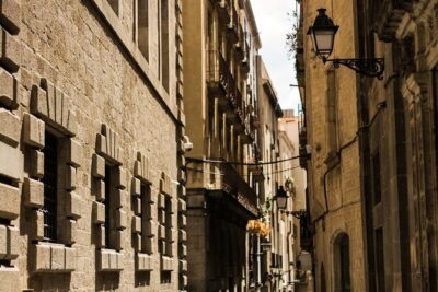 Barcelona Private Food Tour: Tapas, Paella & 8+ Food Tastings - Meeting at Plaça de Ramon Berenguer el Gran: set the table before you taste