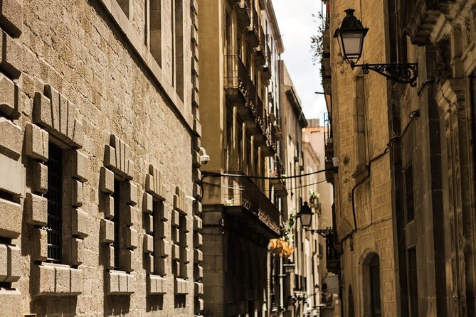 Barcelona Private Food Tour: Tapas, Paella & 8+ Food Tastings - Meeting at Plaça de Ramon Berenguer el Gran: set the table before you taste