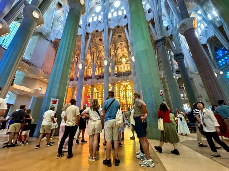Barcelona: Sagrada Familia, La Pedrera & Cava Tasting Tour - Why starting at La Pedrera makes your Gaudí day easier