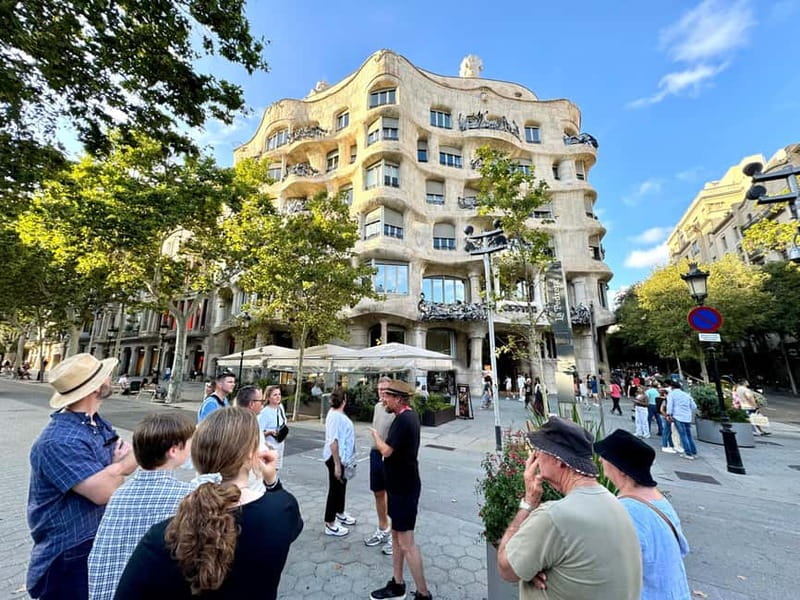 Barcelona: Sagrada Familia, La Pedrera & Cava Tasting Tour - Sagrada Familia: skip the line, then let the guide do the explaining