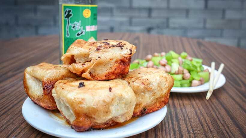 Beijing: Hidden Gems Guided Food Tour with Beer and Tastings - Beijing Noodles Inside a Hutong Courtyard Hole-in-the-Wall
