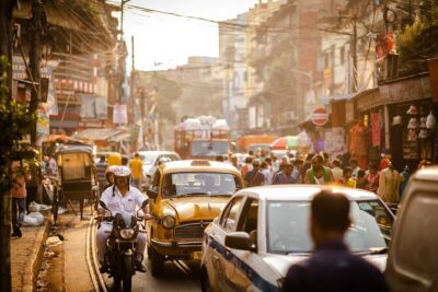 Bengali Nights Kolkata Food Tour with 13+ Tastings - Opening Flavors: Street Lassi and a Century-Old Mutton Kosha