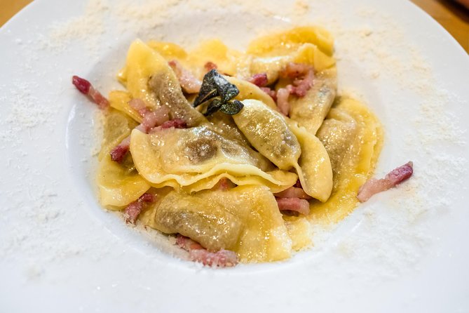 Bergamo: Full meal Food Tour with Local Delights by Do Eat Better - Stop 1 at Palazzo Moroni: aperitivo with Valcalepio red