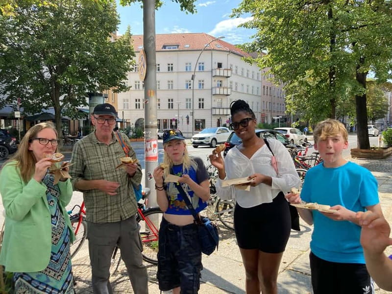 Berlin: Guided Street Food Tour with Tastings - Why Mitte street food works so well on foot
