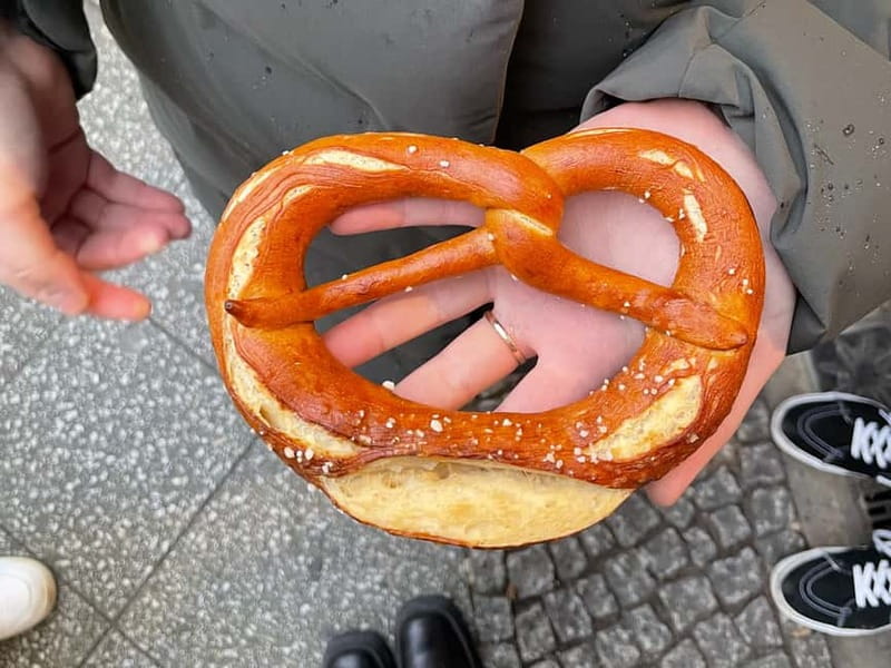 Berlin: Guided Street Food Tour with Tastings - Meeting point at The Sanctuary bakery on Torstraße