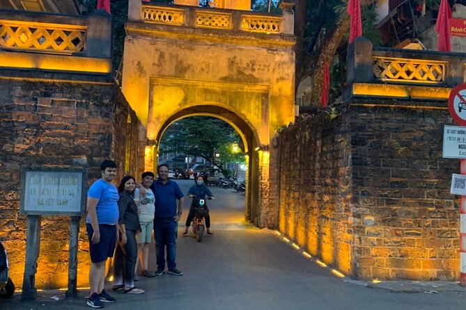 Best Hanoi Food Tour 7 Different Food Tasting Visit Train Street - Pickup and meet point reality check: know where you start and end
