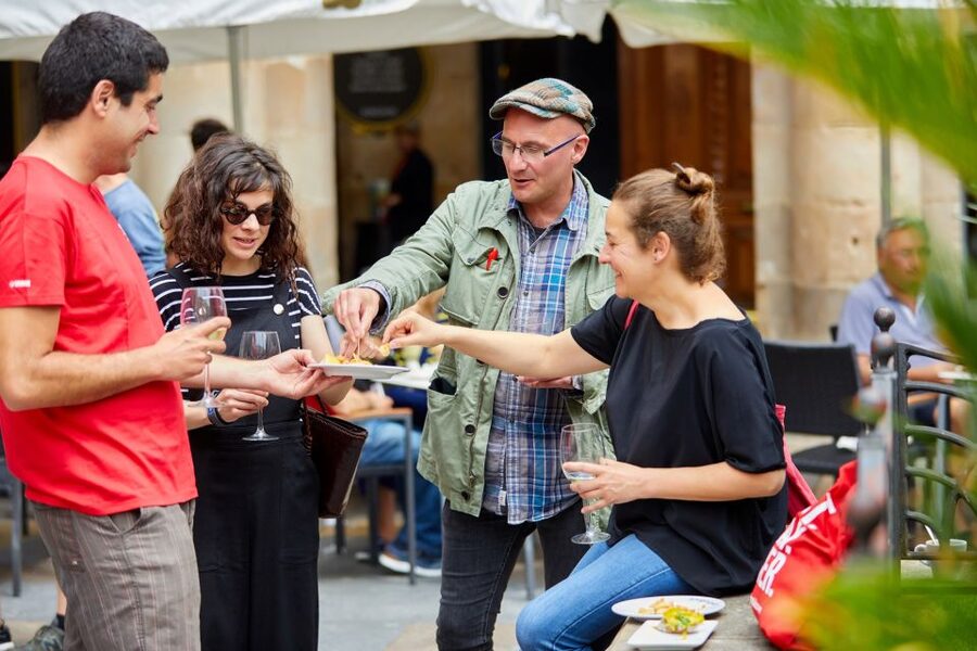 Bilbao: Exclusive Food & Wine Tasting Tour with Local Guide - Meeting on Villarías Street: the tour starts like a friend meetup
