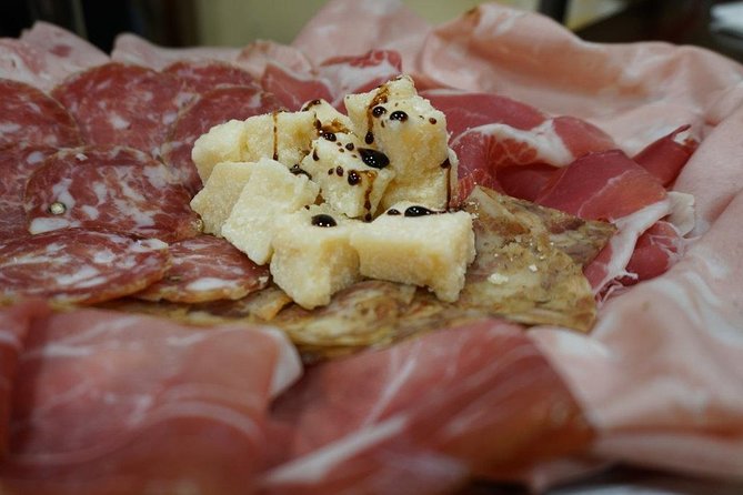 Bologna Food Tour from a local perspective - Piazza Maggiore and Two Towers stories: food plus city sense