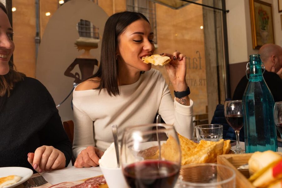 Bologna: Food Tour with Pasta Tasting & Local Specialties - Bakery Dessert: Gelato or Torta degli Addobbi