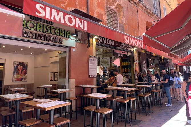 Bologna: Walking Food Tour and Highlights with a Local Guide - Piazza Galvani to Via Rizzoli: A Smart Route Through the Center