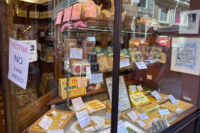 Bologna: Walking Food Tour and Highlights with a Local Guide - The Main Lunch Moment: Tagliatelle al Ragù Where It Counts