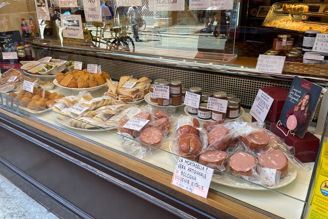 Bologna: Walking Food Tour and Highlights with a Local Guide - Gelato Finale on Via Rizzoli: Ending on Bologna’s Sweet Note