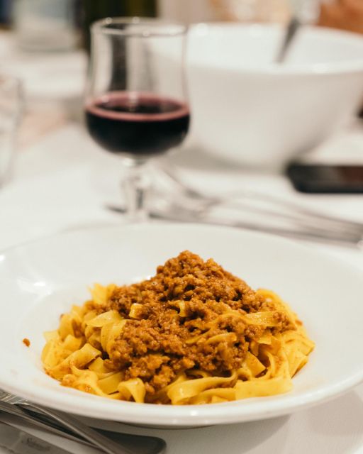 Bologna: Walking Food Tour with a Local Guide - Osteria del Sole and wine time: tasting with context