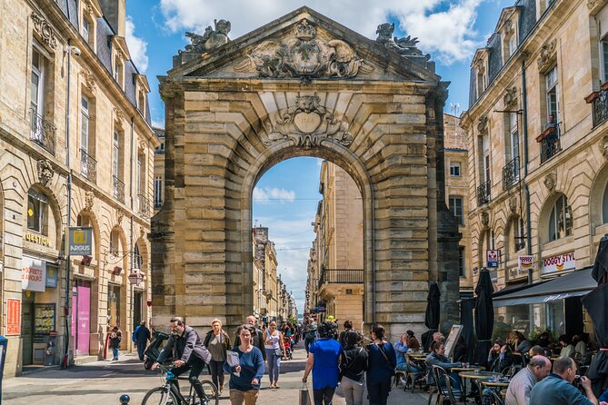 Bordeaux Food Tour – A Full French Meal by Do Eat Better - Stop 4 in Saint-Pierre: the medieval streets plus two Bordeaux sweets