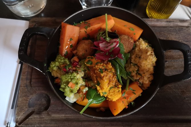 Bordeaux Food Tour – A Full French Meal by Do Eat Better - Stop 1 at Place de la Bourse: an organic wine tasting with a lesson